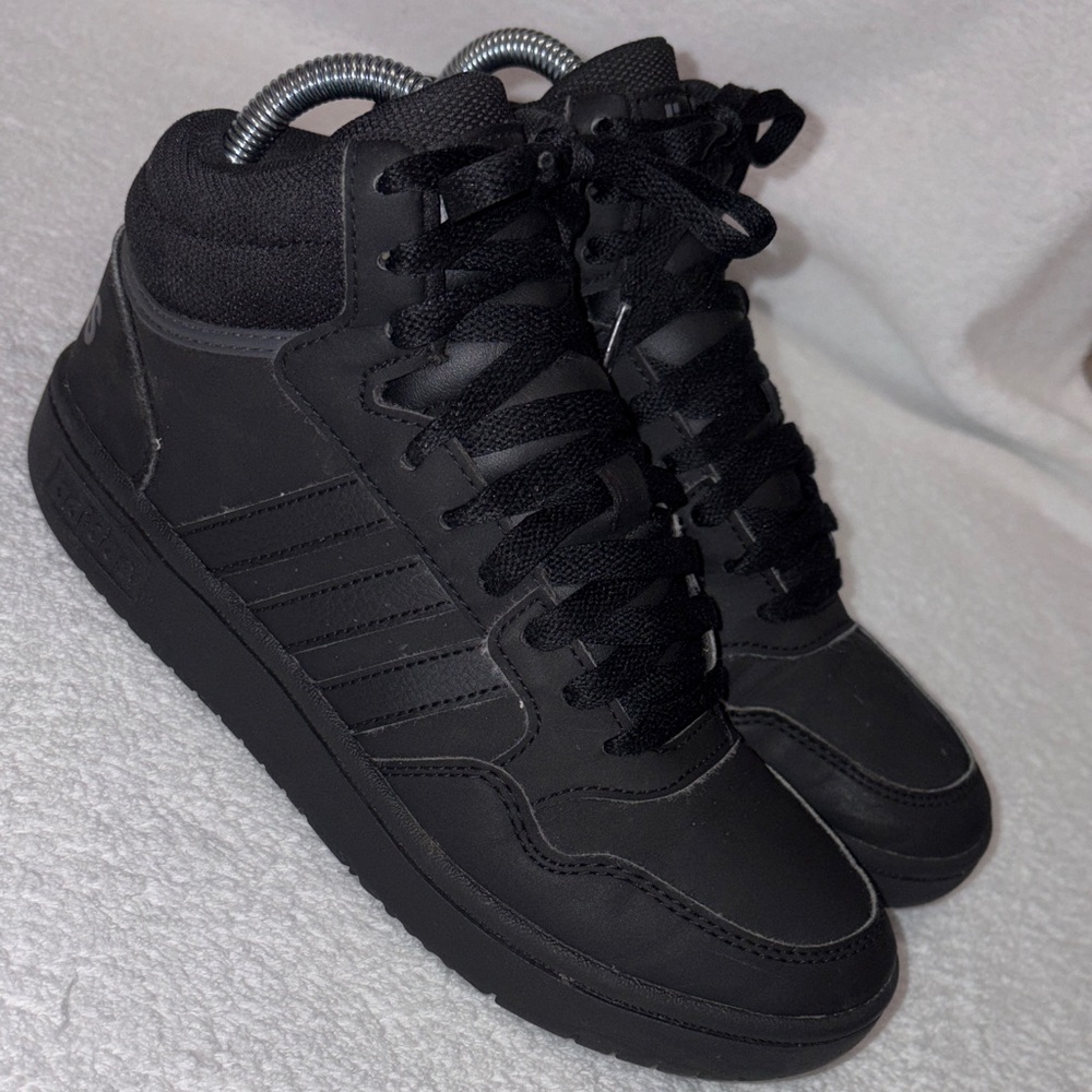 adidas Hoops 3.0 Mid basketball-style sneakers  boys size 4